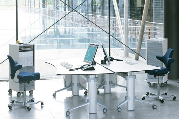 LEUWICO-GO2-Steh-Sitz-Tisch-3